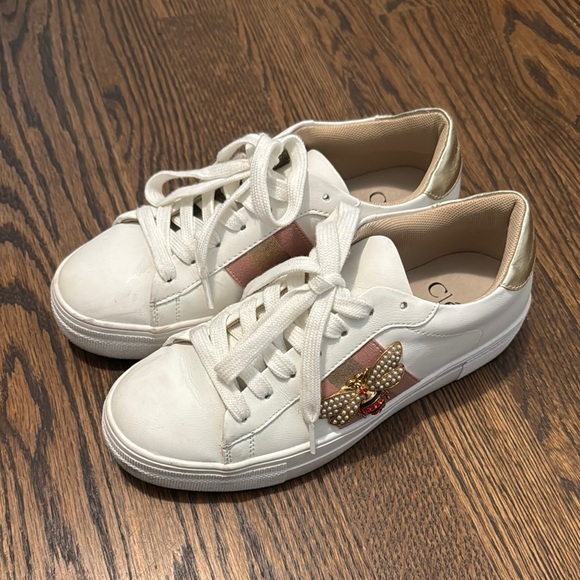 White and Gold Low-Top Sneakers with Leather Finish - Picture 3 of 4